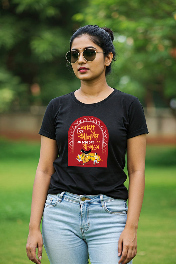 Woman wearing a black Ki Anondo from KRAZYKIND, showcasing stylish and comfortable urban fashion.